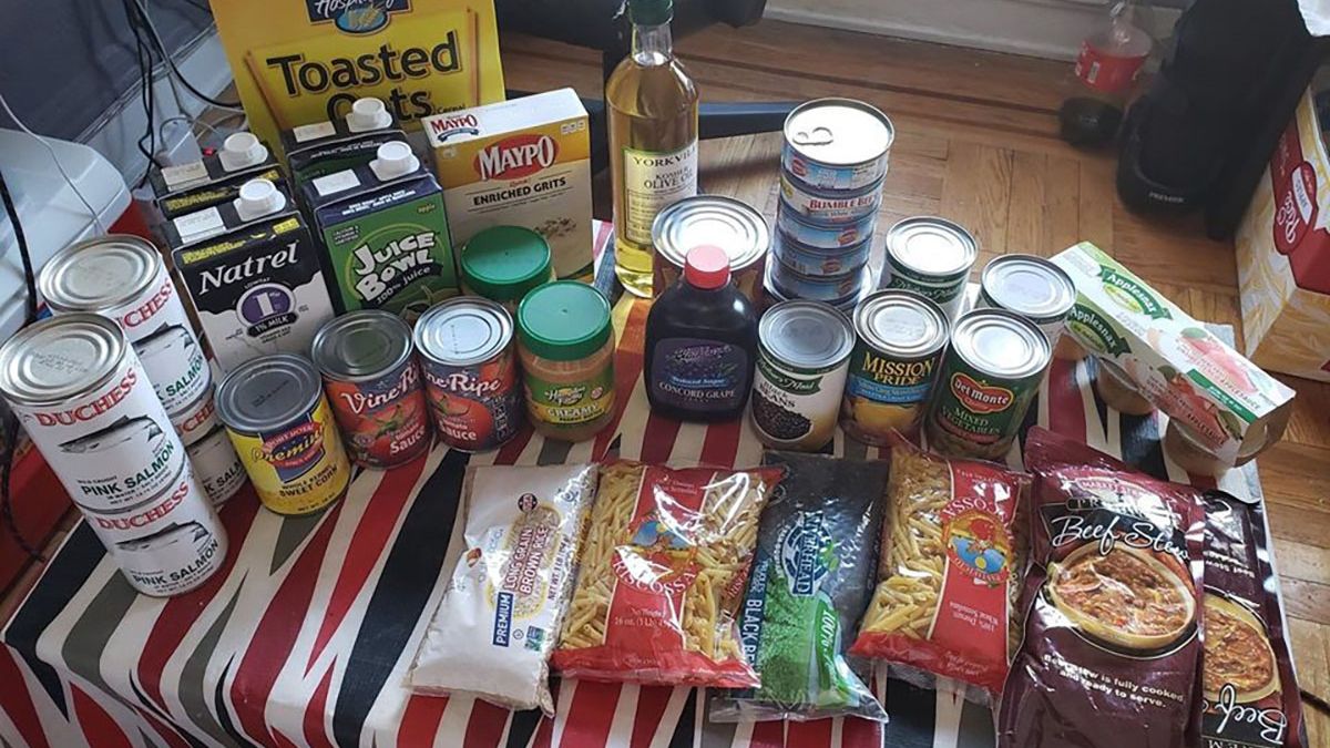 Як виглядає безкоштовний продуктовий набір у США