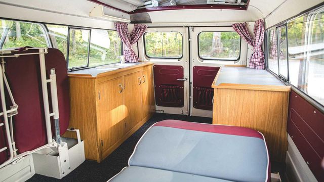 З молотка пустять рідкісний будинок на колесах, якому майже 60 років - фото 399339