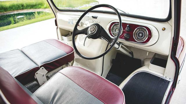 З молотка пустять рідкісний будинок на колесах, якому майже 60 років - фото 399343