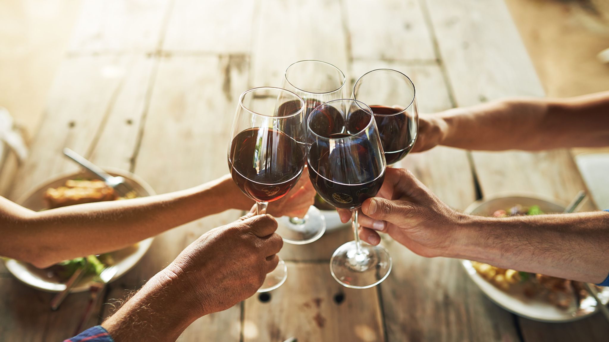 Науковці назвали 5 несподіваних ознак алергії на алкоголь