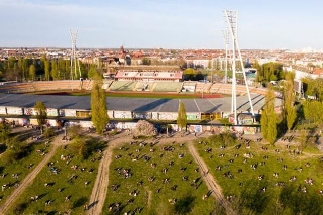 На фото показали міста Європи під час карантину - фото 399651