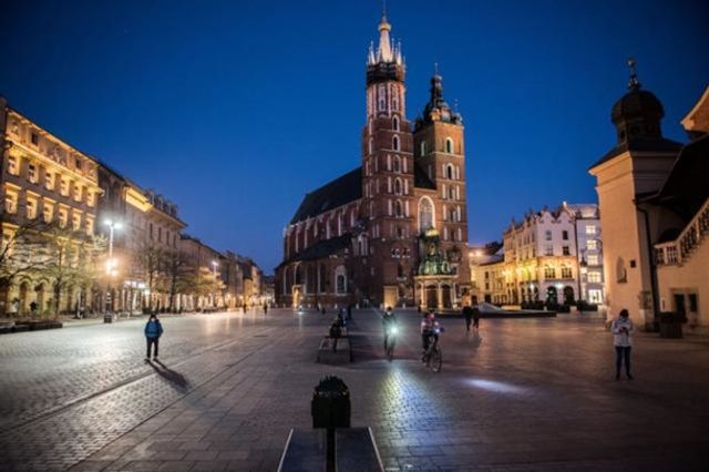 На фото показали міста Європи під час карантину - фото 399655