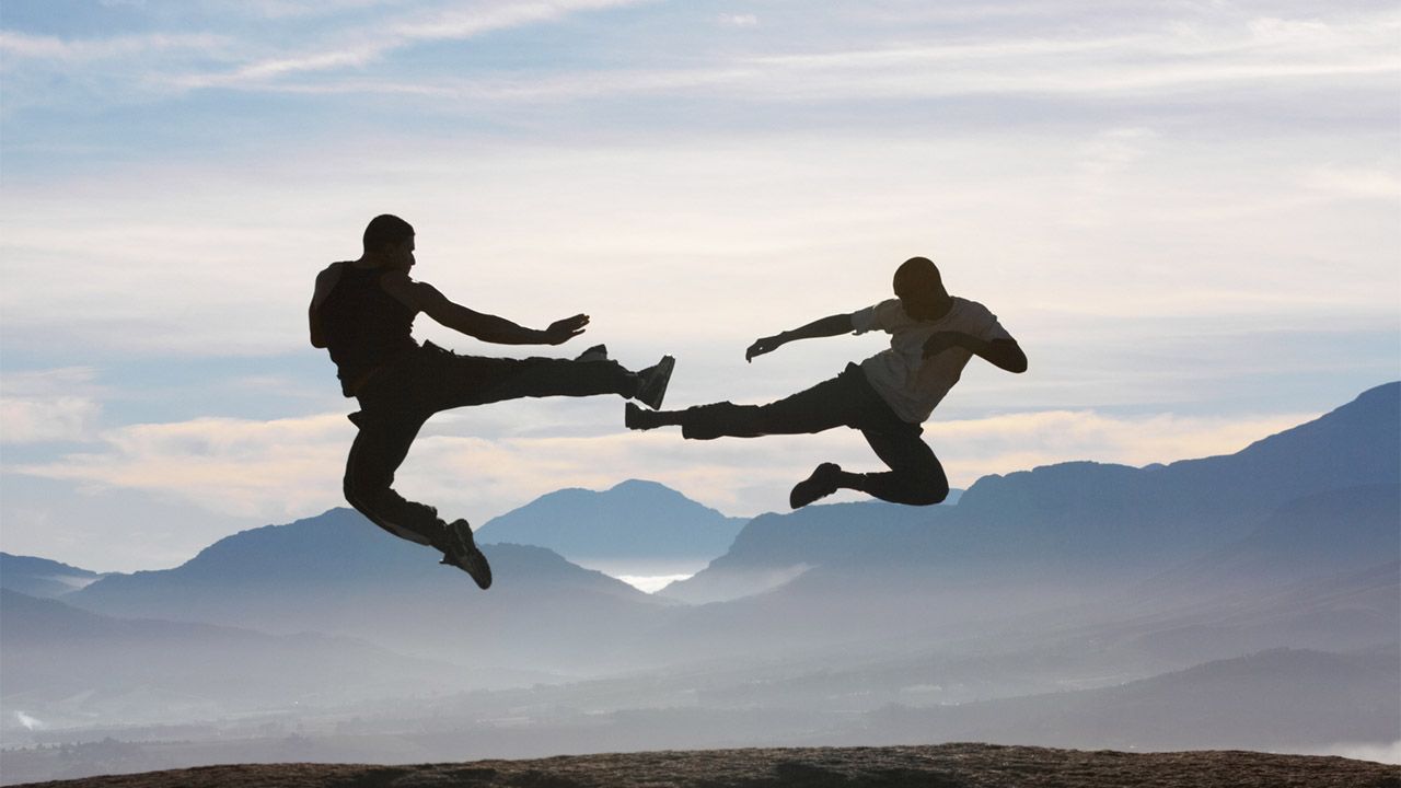 Каскадери на карантині: з'явився новий челендж з бійками (відео)