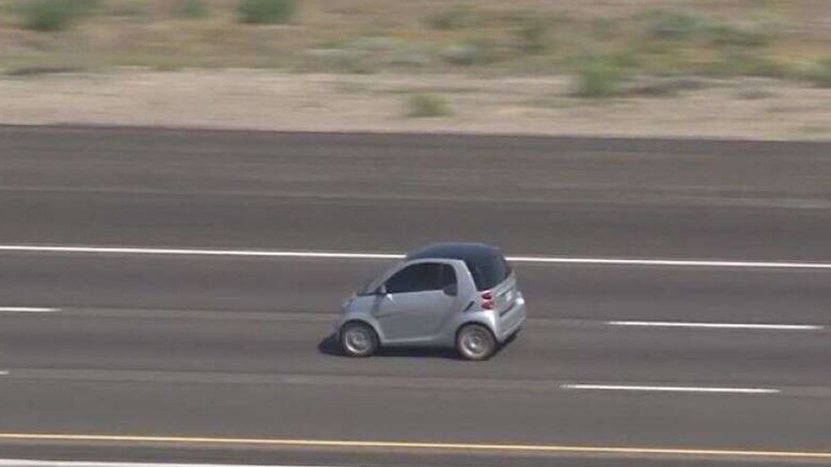 Американець втік від поліції на крихітному Smart: відео погоні - фото 1