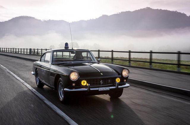 Гроза злочинців Риму: унікальний поліцейський Ferrari виставили на продаж - фото 399985