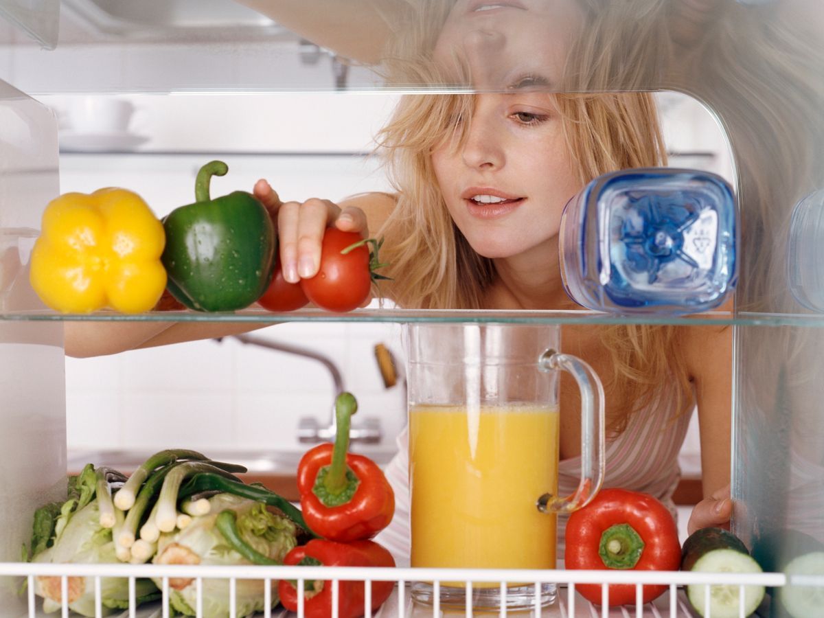 Експерти розповіли, як правильно зберігати продукти у холодильнику