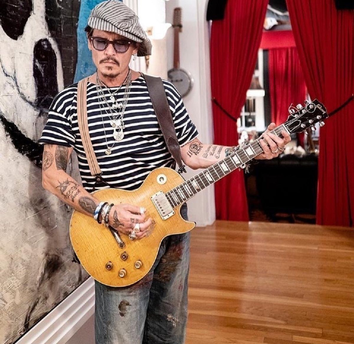 Що робить Джонні Депп на карантині - фото 1