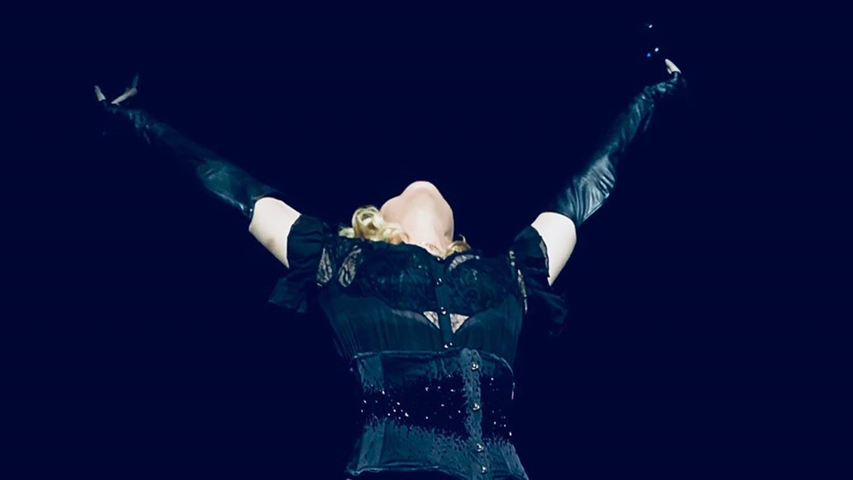 Мадонна завела мережу відвертим відео