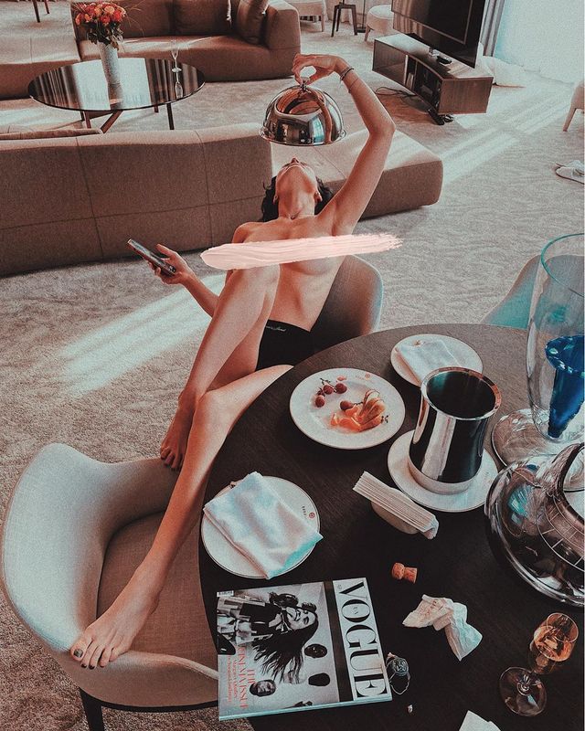 Абсолютно гола: Даша Астаф'єва поділилася вкрай відвертими знімками (18+) - фото 400375