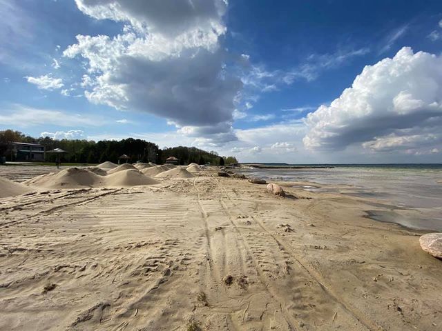 Озеро Світязь критично обміліло і стало схожим на пустелю: фото - фото 400579