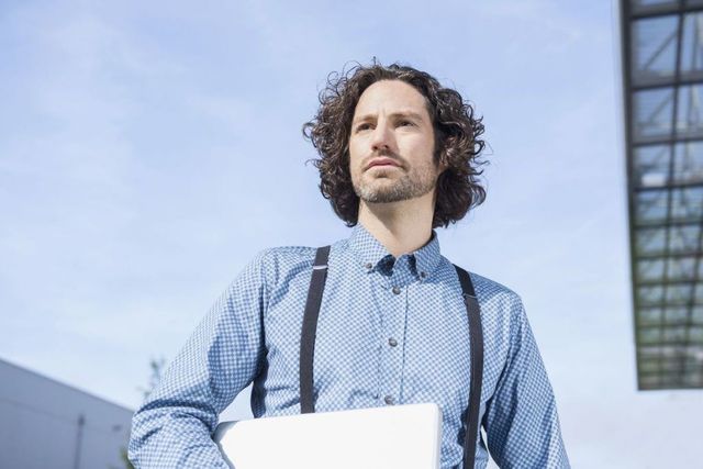 Післякарантинна мода: чоловічі стрижки для довгого волосся – ідеї у фото - фото 400669