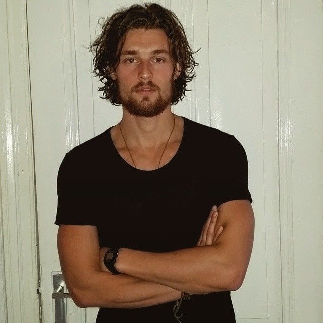 Післякарантинна мода: чоловічі стрижки для довгого волосся – ідеї у фото - фото 400673