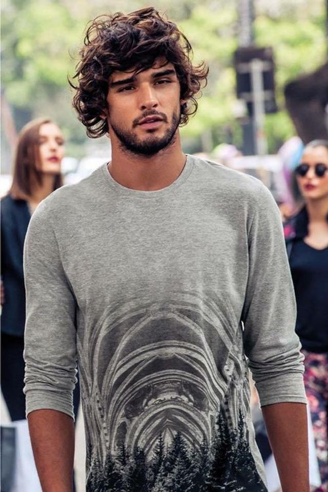 Післякарантинна мода: чоловічі стрижки для довгого волосся – ідеї у фото - фото 400675