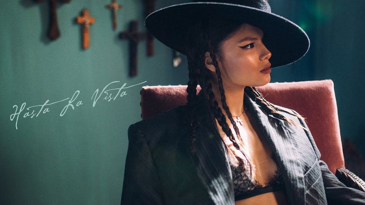 Мішель Андраде підкорила мережу гарячими танцями