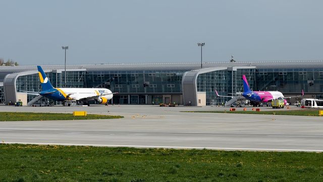 Wizz Air відкриє базу у Львові і запустить сім нових маршрутів з України - фото 400803