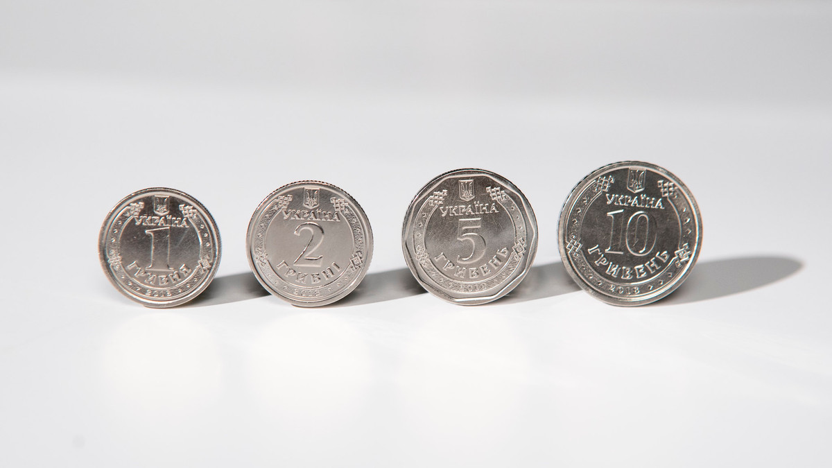 Нові монети різних номіналів - фото 1