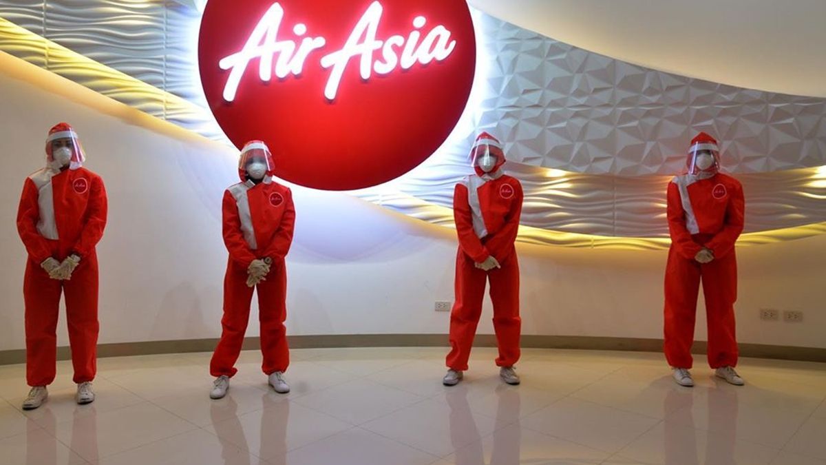 Як зміниться форма бортпровідників через пандемію коронавірусу: фото - фото 1