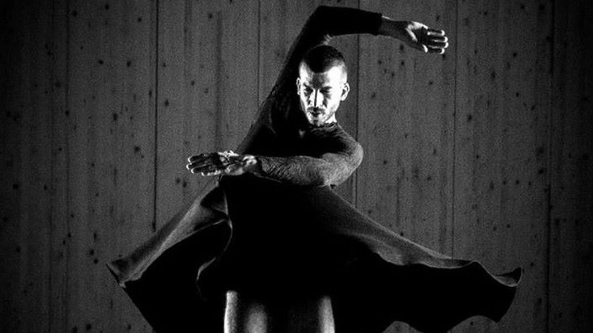 Іспанський хореограф влаштував справжнє шоу для сусідів, викидаючи сміття: веселе відео - фото 1