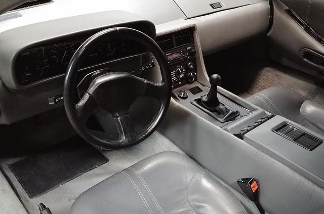 З молотка пустять автомобілі з фільму Назад у майбутнє - фото 400970