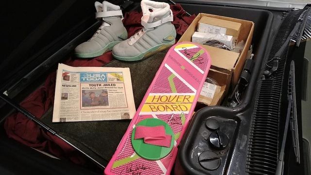 З молотка пустять автомобілі з фільму Назад у майбутнє - фото 400981