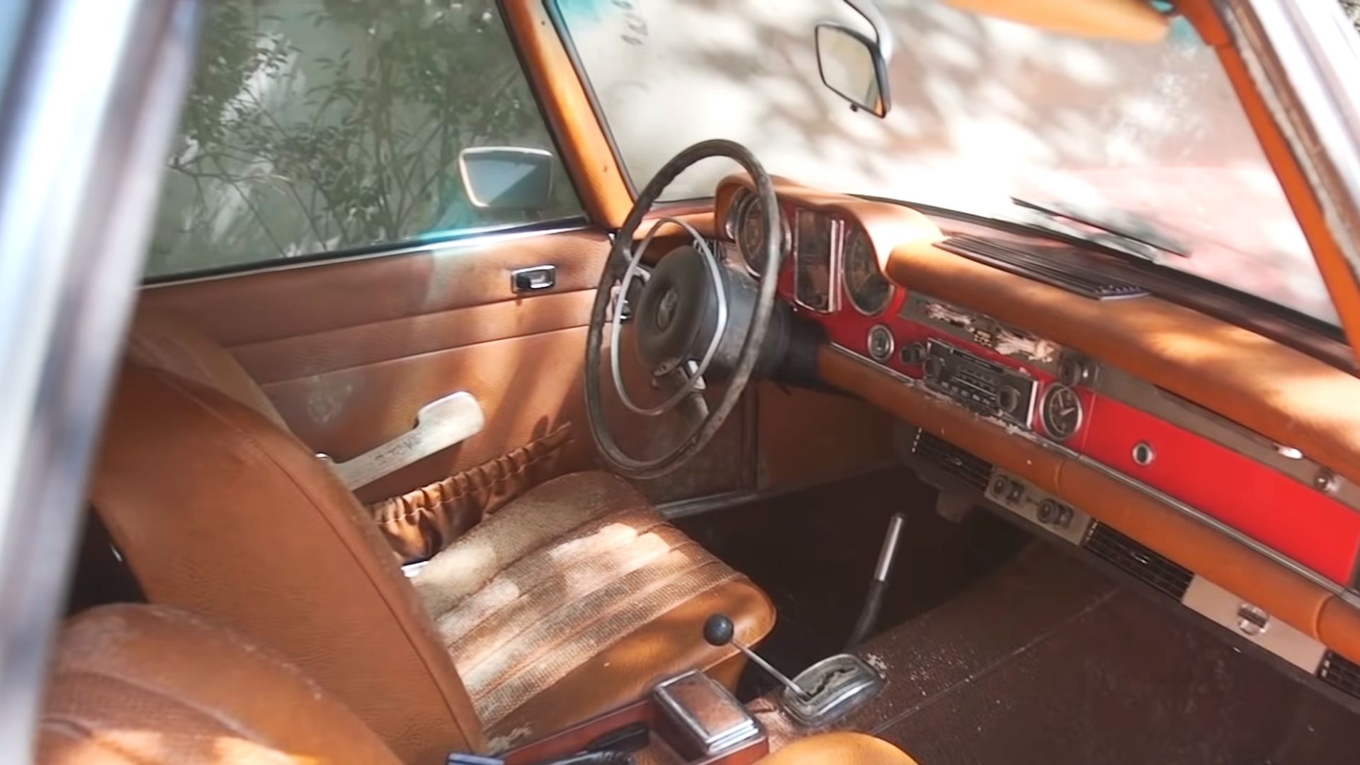 Mercedes-Benz за 100 тисяч євро забули в гаражі на 37 років