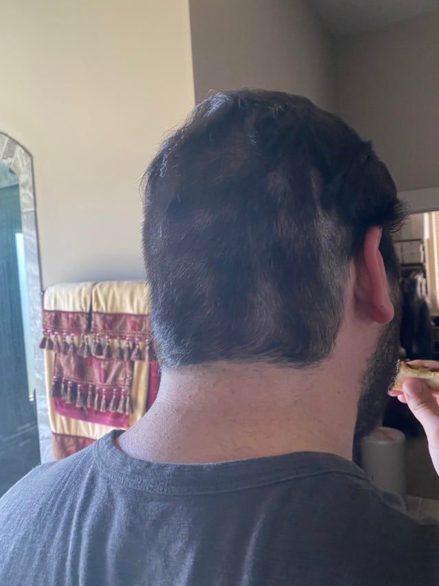 Сам собі перукар: фотодобірка невдалих стрижок, які люди зробили на карантині - фото 401084