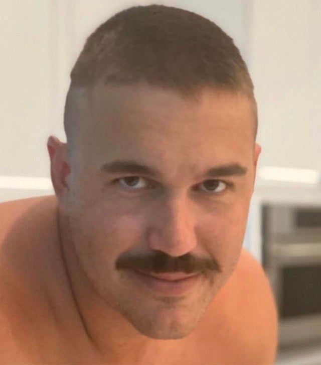 Сам собі перукар: фотодобірка невдалих стрижок, які люди зробили на карантині - фото 401087