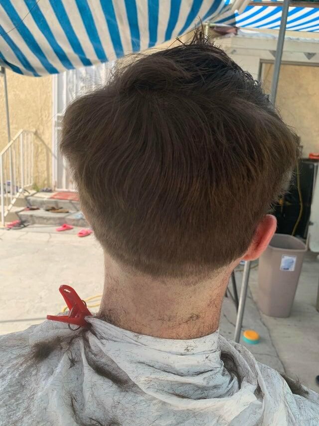 Сам собі перукар: фотодобірка невдалих стрижок, які люди зробили на карантині - фото 401091