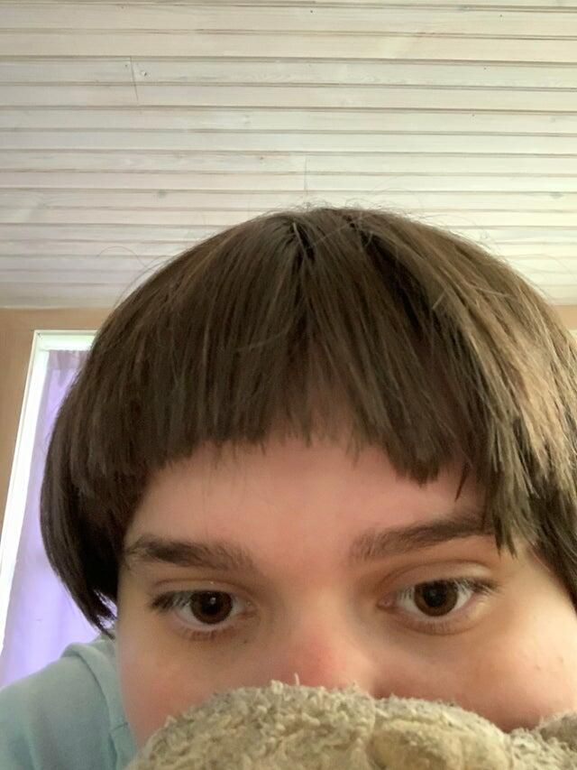 Сам собі перукар: фотодобірка невдалих стрижок, які люди зробили на карантині - фото 401094