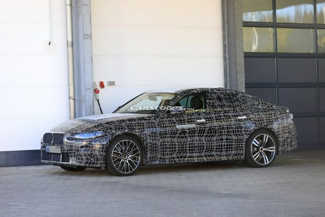 Фотошпигуни показали потужний BMW i4 2021 - фото 401230