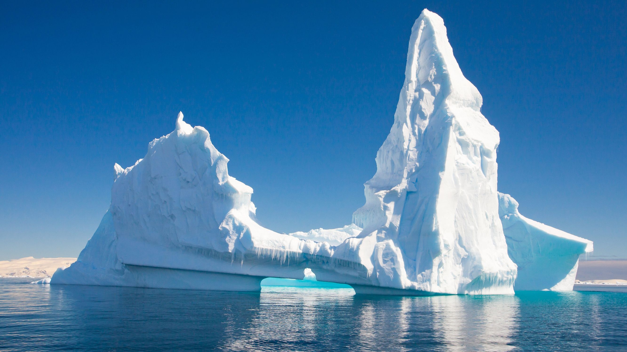 Найбільший у світі айсберг почав руйнуватися