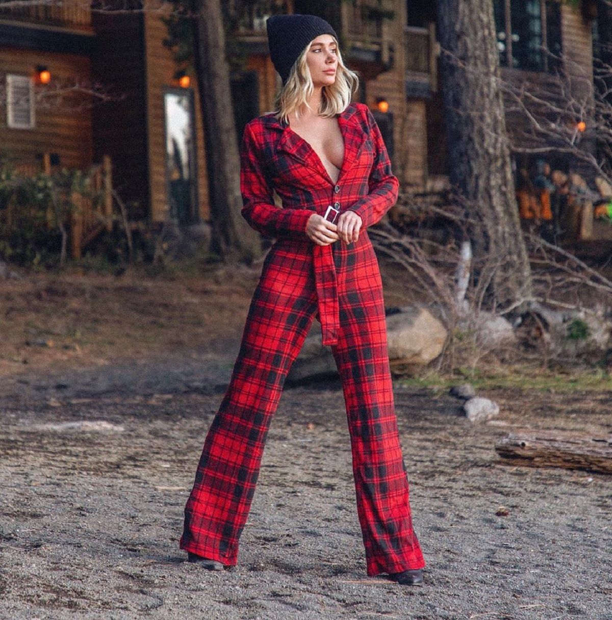 Найзвабливіша гравець у покер розбурхала формами в бікіні