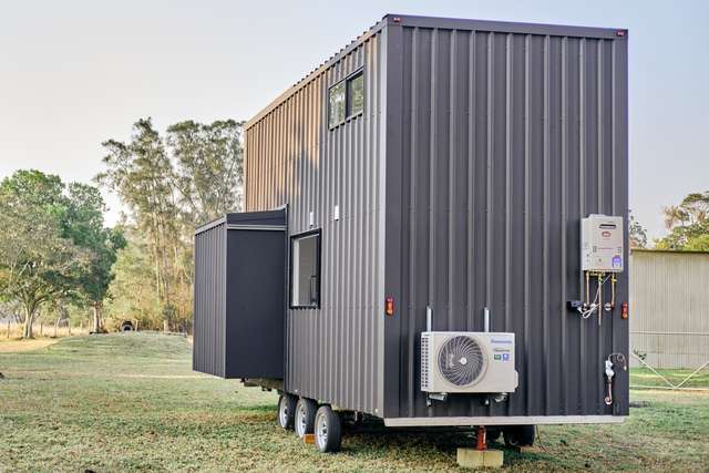 Австралійці створили дім мрії на колесах: яскраві фото - фото 401624
