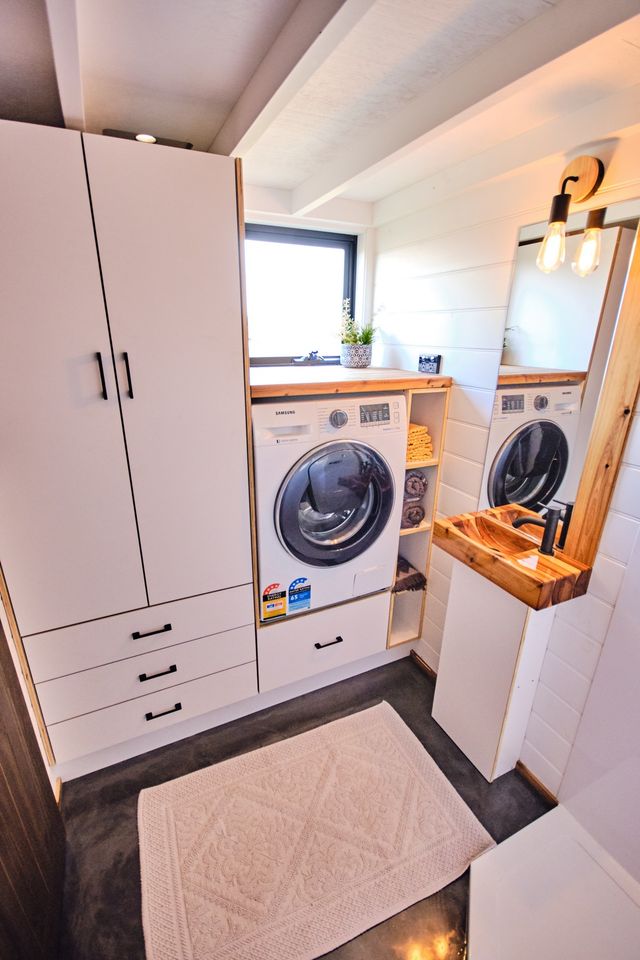 Австралійці створили дім мрії на колесах: яскраві фото - фото 401641