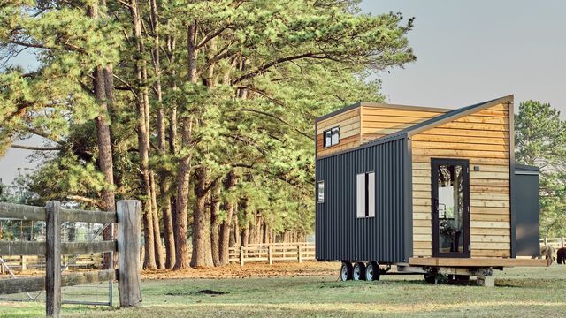 Австралійці створили дім мрії на колесах: яскраві фото - фото 401642