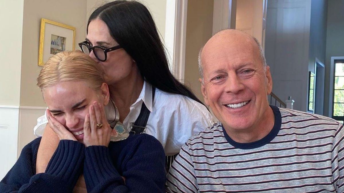 Брюс Віліс на карантині танцює з ексдружиною: веселе відео