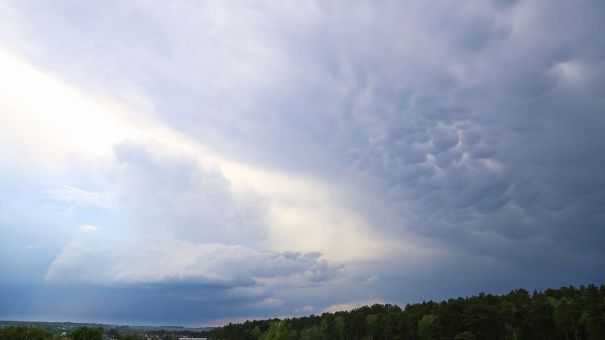 Над Черніговом з'явилися рідкісні хмари Mammatus: фотофакт