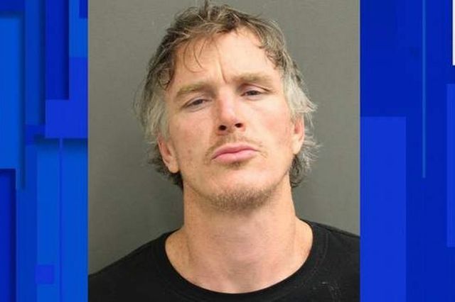 Американець оселився на час карантину в закритому парку Disney - фото 402057