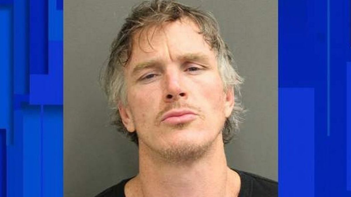 Американець оселився на час карантину в закритому парку Disney