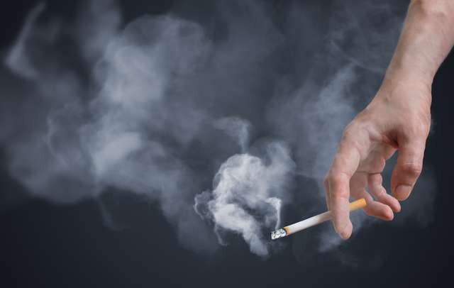 Куріння негативно впливає на здоров'я хребта - фото 402217