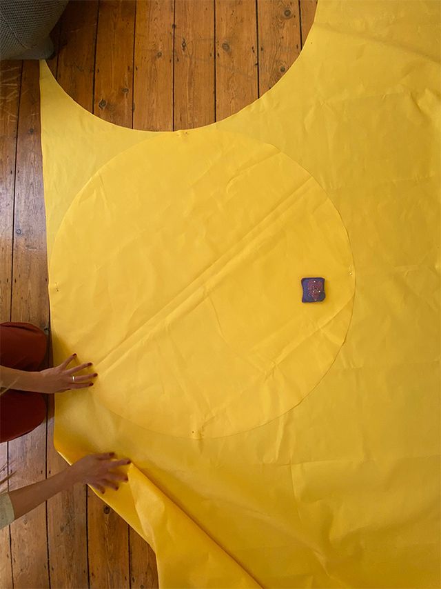 Дизайнер створила ідеальний коц для пікніків після карантину - фото 402232