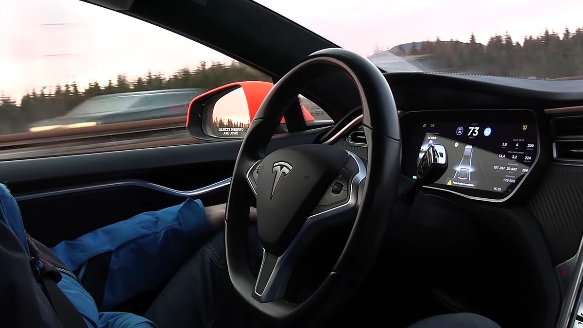 За останні 2 роки автомобілі Tesla стали значно безпечнішими - фото 1