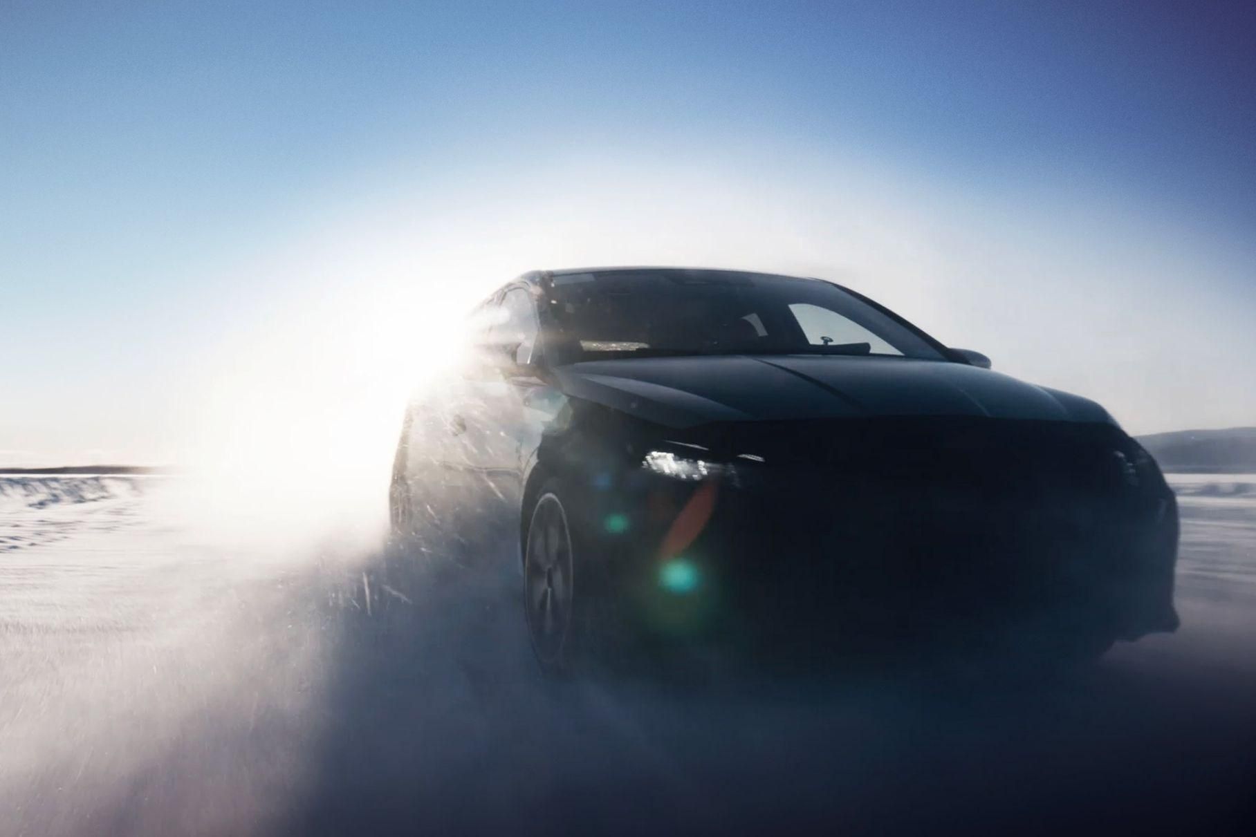 "Заряджений" Hyundai i20 N випробували на замерзлому озері: ефектне відео