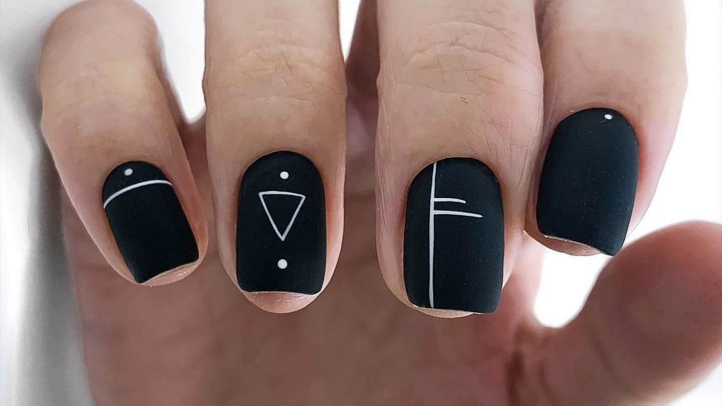 Названі головні антитренди літа в манікюрі