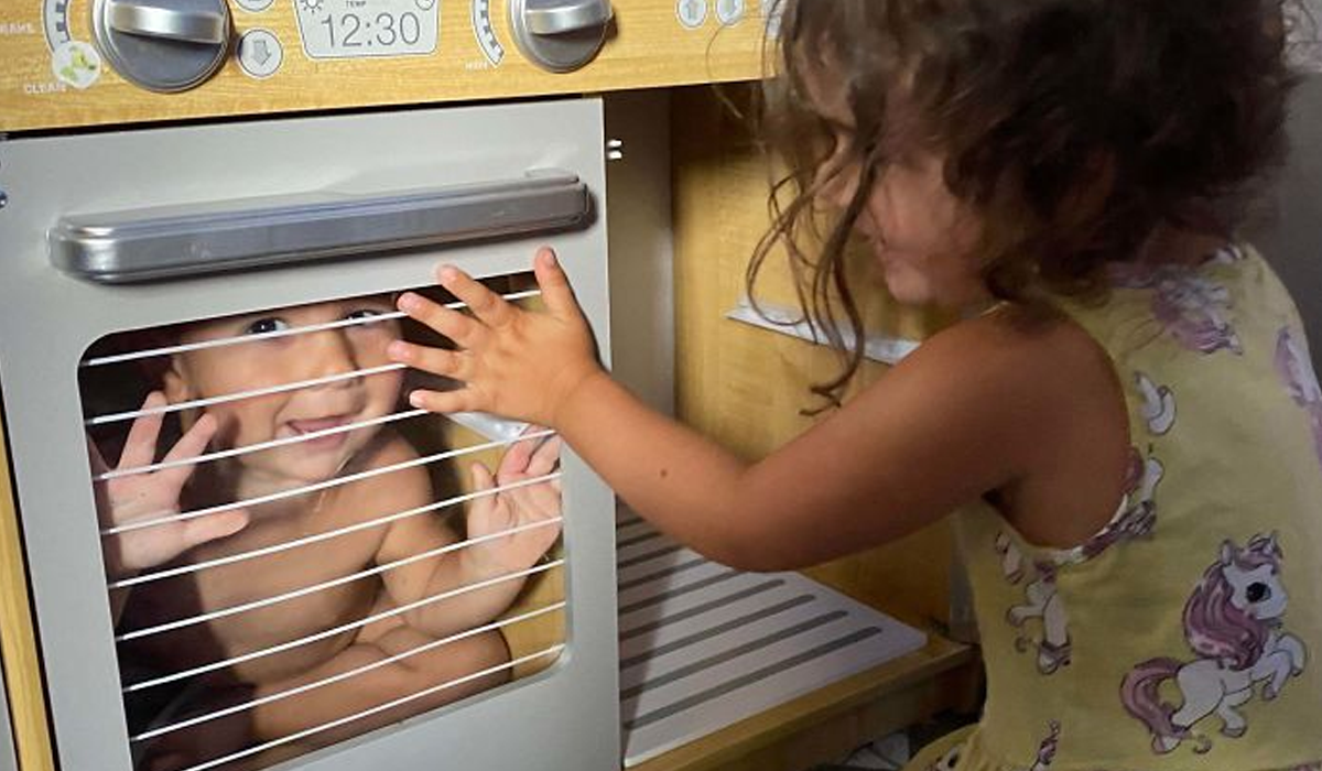 Батьки показують будні з дітьми на карантині: кумедна фотодобірка