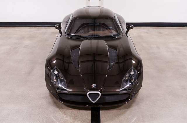 З молотка пустять ексклюзивну Alfa Romeo Zagato TZ3 Stradale: її ціна захмарна - фото 402621