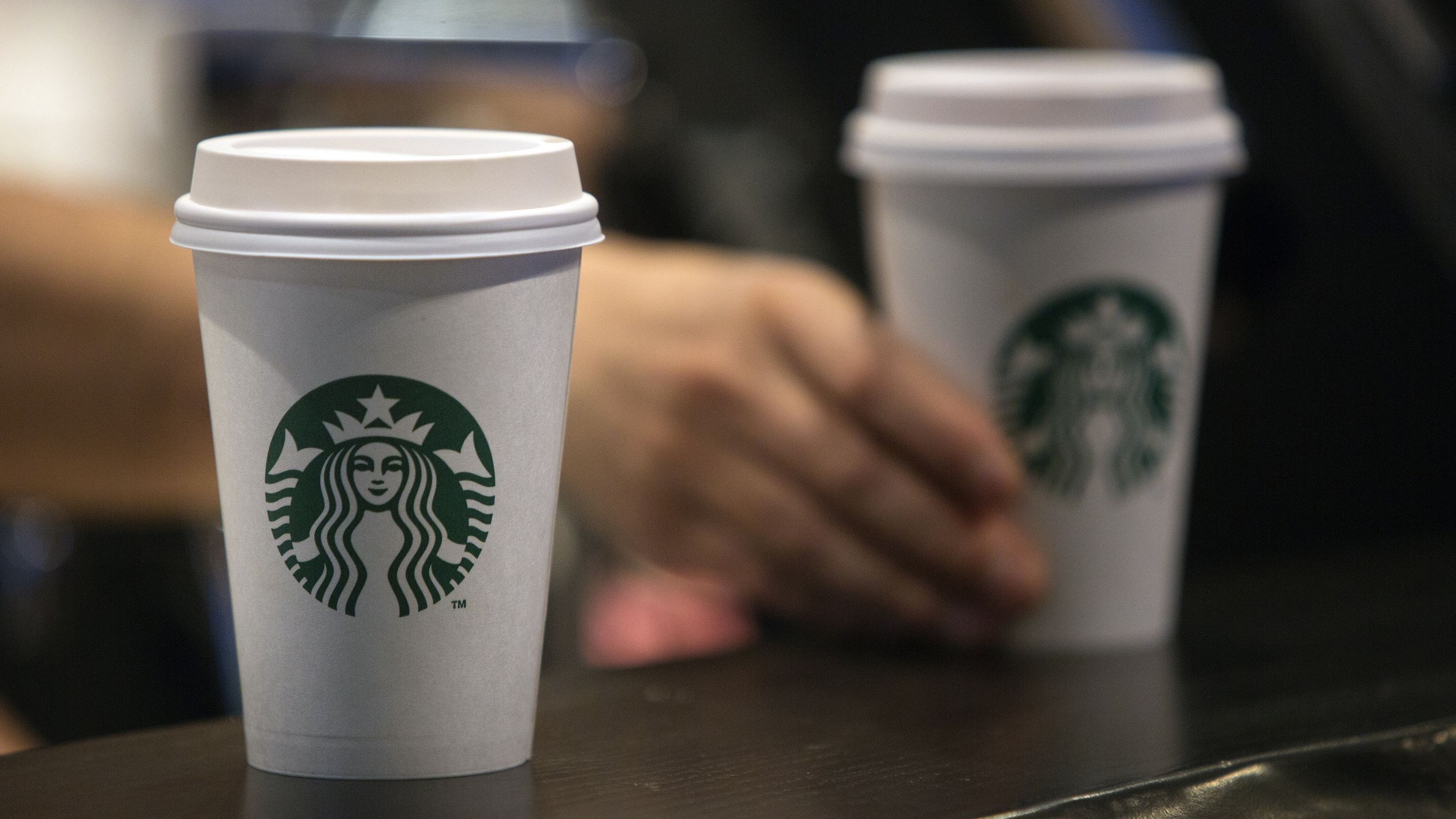 Мережа Starbucks відмовляється від готівкового способу оплати