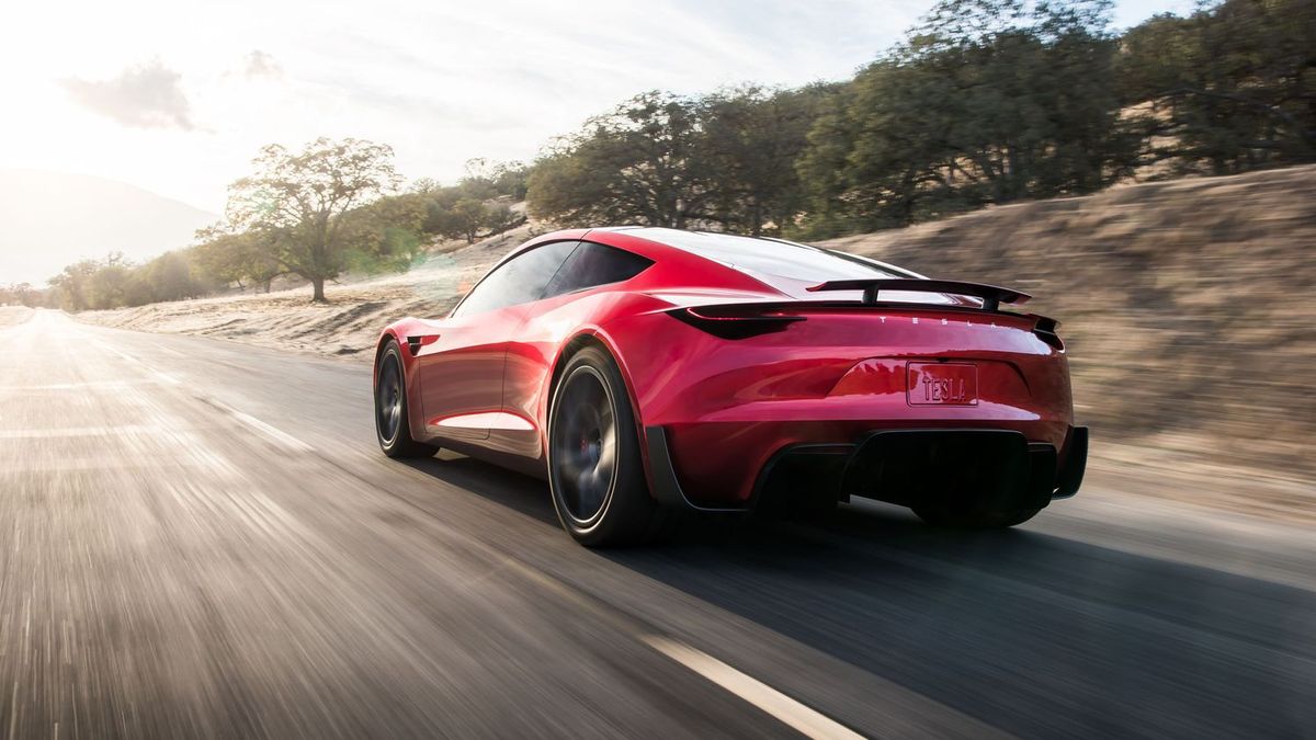 Маск розповів, що Tesla Roadster не у пріоритеті компанії - фото 1