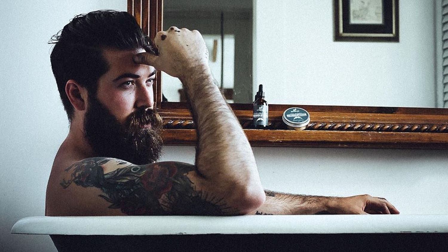 Гаряча ванна ввечері сприяє міцному сну: важливі час і температура