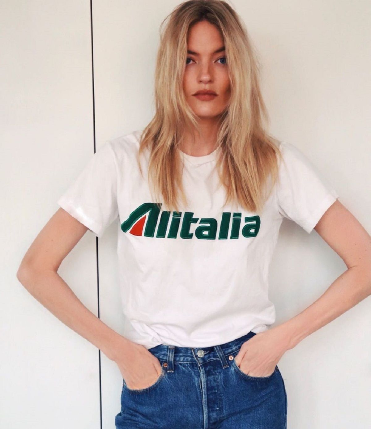 Модель Victoria's Secret розбурхала гарячим фото топлес